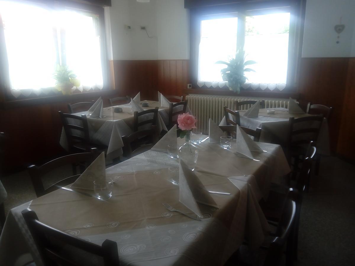 Albergo Alla Pineta Villa Santina Exteriör bild